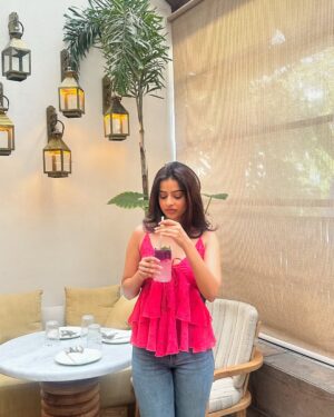 Pranjali Sing Instagram - sometimes all you need is a cute outfit and a lunch date with your girl š½ļøš
@evebombay
.
.
.
.
.
#singhpranjali #pinterest #pinterestaesthetic #pinterestinspired #whatiwore #foryou #fyp #explorepage
