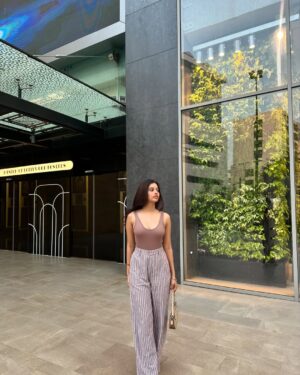 Pranjali Sing Instagram - literally on the glow

Top @zara 
Pants @nefsfinds 
.
.
.
.
.
.
#singhpranjali #pinterest #pinterestinspired #pinterestaesthetic #foryou #fyp #fitcheck
