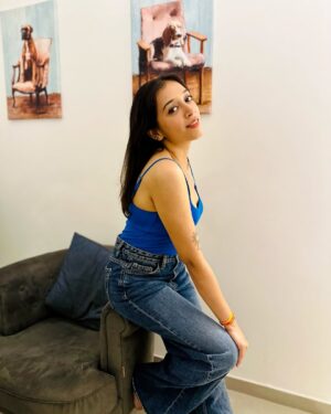 Prattishtha Sharma Instagram - I am the " Song " that you ignored and Later found out it was Fire 🔥🧨 
.
Also , tell us what do you watch more ? 📲
.
.
#portraits #instaphoto #pratishthasharma #posesforpictures #girlsgirlsgirls #actor