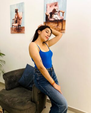 Prattishtha Sharma Instagram - I am the " Song " that you ignored and Later found out it was Fire 🔥🧨 
.
Also , tell us what do you watch more ? 📲
.
.
#portraits #instaphoto #pratishthasharma #posesforpictures #girlsgirlsgirls #actor
