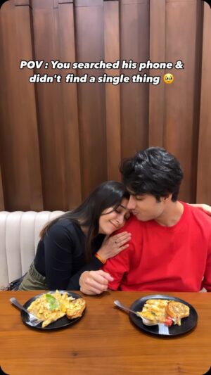 Prattishtha Sharma Instagram - Kya aapko pata hai uske phone ka password ? 😂📱🙂‍↔️
.
.
#relationshipmeme #relatabletextpost #desicouple #desihumour #relationshipgoals😍 #couplememes #instamemes