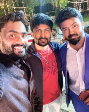 Praveen Devasagayam Instagram - Bunch of Favourites!! 

Swipe Right ➡️

#Bunnyboybirthday #Vijaytv #Squad #Team #collegues #Vijaystars #birthdaycelebration #Chennai #workmode #seasonsgreetings #Lights #Love 
@vijaytelevision 

@praveen.bennett @saipramoditha thank you so much for the Lovely Evening anna and anni!
