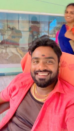 Praveen Devasagayam Instagram - Amma Visiting Shooting spot First time 
 #mother #amma #workplace #Shootspot #Surprise #love #support #prd #prdaishu #mrandmrschinnathirai #vijaytelevision #actorslife