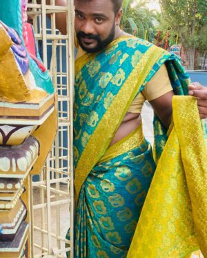 Praveen Devasagayam Instagram - Name this cutie in comments! 

NO DRAMA! I choose Happiness 
#happiness #Women #Mother #amma #Pen #Saree #power #Bold #Pattupudavai #Attempt #Love #Learning #Curves ❤️😂😂 #prd 

Now give me a name Makkaley !!