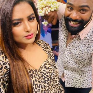 Praveen Devasagayam Instagram - All About @start.music.season_2  one of the finest sets @vijaytelevision Great Energy and Presented by powerhouse @priyankapdeshpande and #special thanks to @orangeheadsproduction and Team @dstudioproductions and of course the participants you crazy people @farina_azad_official @srisha04 @tamil_rithika @kanmani_manoharan @yogisekar @vj_andrewsmaappu @me_jackline @erode_mahesh @janani_ashokkumar @priyankapdeshpande @davidsraja @djgowthamofficial @orangeheadsproduction  @dstudioproductions  @djblackchennai and #Myself 

#Startmusic #League #Kaalakeyakootam #Villains #Gameshow #Vijaytv #Disney