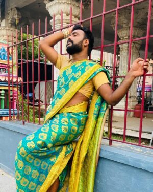 Praveen Devasagayam Instagram - Name this cutie in comments! 

NO DRAMA! I choose Happiness 
#happiness #Women #Mother #amma #Pen #Saree #power #Bold #Pattupudavai #Attempt #Love #Learning #Curves ❤️😂😂 #prd 

Now give me a name Makkaley !!