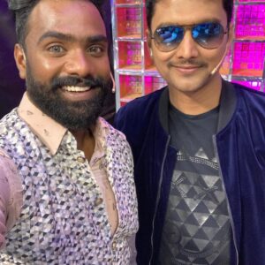 Praveen Devasagayam Instagram - All About @start.music.season_2  one of the finest sets @vijaytelevision Great Energy and Presented by powerhouse @priyankapdeshpande and #special thanks to @orangeheadsproduction and Team @dstudioproductions and of course the participants you crazy people @farina_azad_official @srisha04 @tamil_rithika @kanmani_manoharan @yogisekar @vj_andrewsmaappu @me_jackline @erode_mahesh @janani_ashokkumar @priyankapdeshpande @davidsraja @djgowthamofficial @orangeheadsproduction  @dstudioproductions  @djblackchennai and #Myself 

#Startmusic #League #Kaalakeyakootam #Villains #Gameshow #Vijaytv #Disney