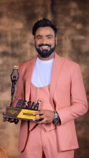 Praveen Devasagayam Instagram - 💥💥Happy Diwali folks 💥💥
First award and Recognition and 
#TALENTOFTHEYEAR 
And Hosted My First award show !! Thank you all so much 
@fab_stars_iconic_awards 
@fab_by_faiza 

Thank you yesappaaa and makkaaleyy 
#Award #recognition #firstaward #praise #God #love #Actor #Villain #stage #host #anchor #trendingnow #recognition #vijaytv #kanneykalaimaney #host #anchor #rajarani #saravananmeenachi #eeramaneyrojavey #barathikannamma #namiruvarnamkiruvar #jordinian
