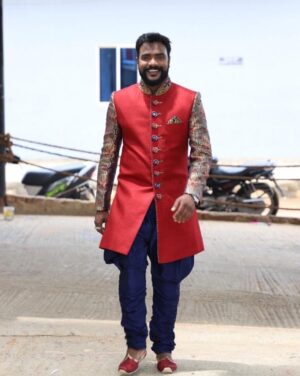 Praveen Devasagayam Instagram - Ippo dha ma Entry eh Kudikren! 
Innum neraya samabavangal Waiting! 
#Prd