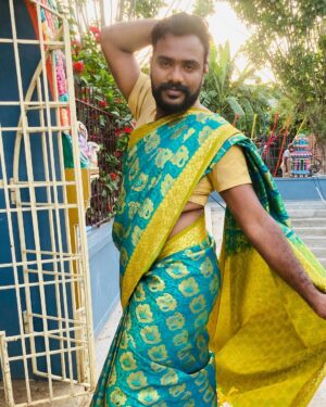 Praveen Devasagayam Instagram - Name this cutie in comments! 

NO DRAMA! I choose Happiness 
#happiness #Women #Mother #amma #Pen #Saree #power #Bold #Pattupudavai #Attempt #Love #Learning #Curves ❤️😂😂 #prd 

Now give me a name Makkaley !!