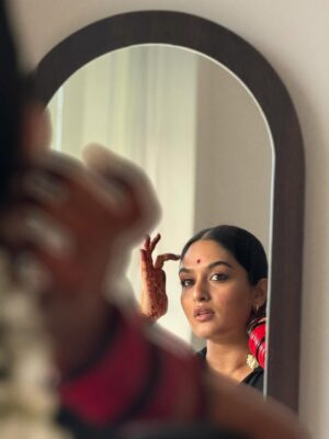 Prayaga Martin Instagram - Playing a role for Onam. 

Saree @roohthestore 
MUA @sanas_makeover_and_draping 
Location @sudamastays 
Photo Courtesy 🐒