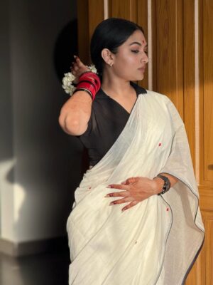Prayaga Martin Instagram - Playing a role for Onam. 

Saree @roohthestore 
MUA @sanas_makeover_and_draping 
Location @sudamastays 
Photo Courtesy 🐒