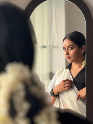 Prayaga Martin Instagram - Playing a role for Onam. 

Saree @roohthestore 
MUA @sanas_makeover_and_draping 
Location @sudamastays 
Photo Courtesy 🐒
