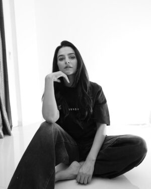 Preet Aujla Instagram - 🖤🤍
📸 @kartik.arora720
