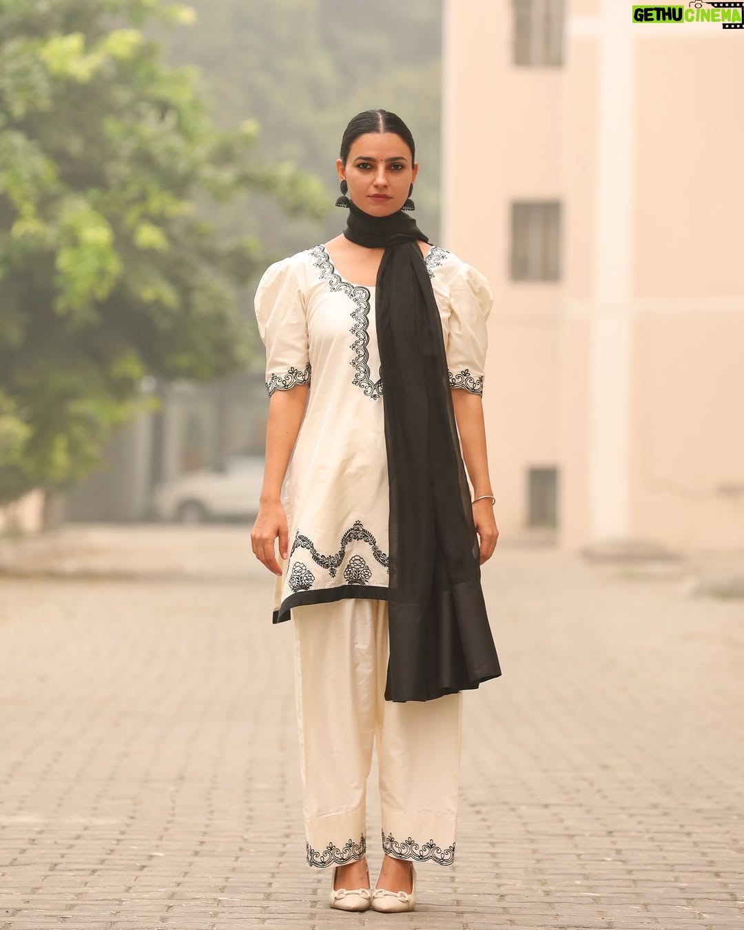 Preet Aujla - 15.1K Likes - 🤲

Outfit: @udaari_by_sadhreysisters
