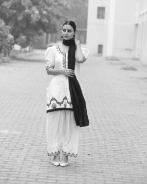Preet Aujla Instagram - 🤲
Outfit: @udaari_by_sadhreysisters