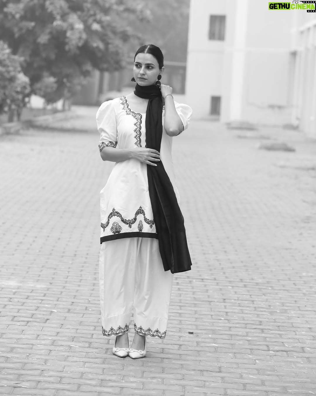 Preet Aujla - 15.1K Likes - 🤲

Outfit: @udaari_by_sadhreysisters