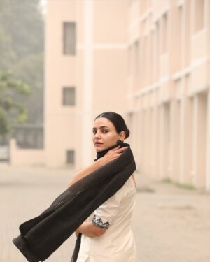 Preet Aujla Instagram - 🤲
Outfit: @udaari_by_sadhreysisters