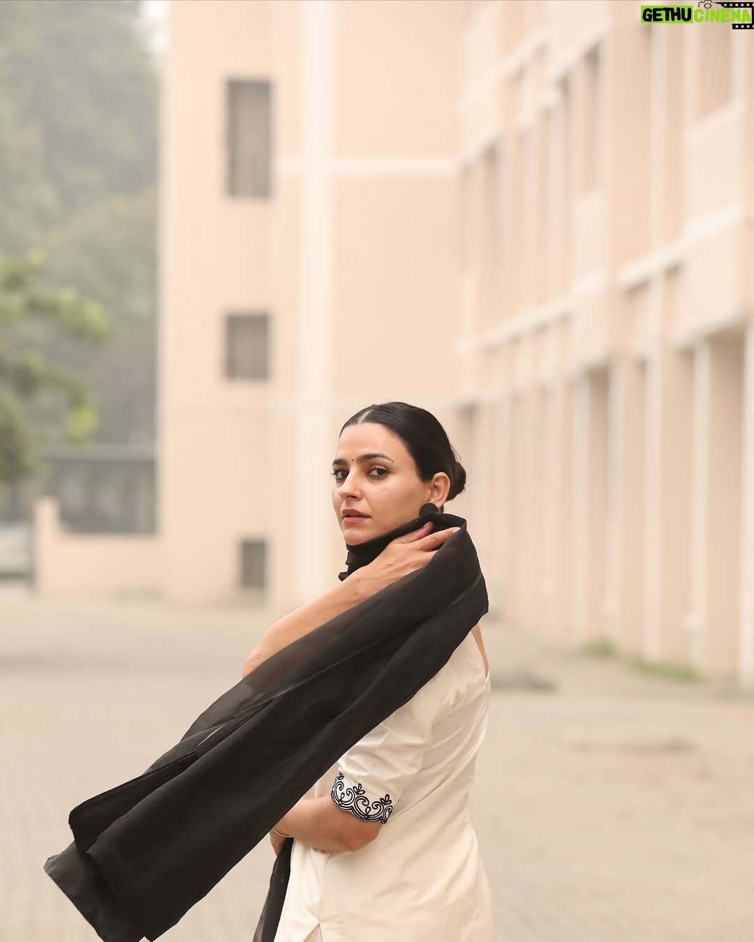 Preet Aujla - 15.1K Likes - 🤲

Outfit: @udaari_by_sadhreysisters