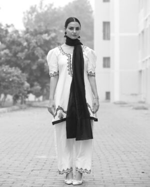 Preet Aujla Instagram - 🤲
Outfit: @udaari_by_sadhreysisters