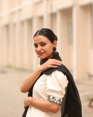 Preet Aujla Instagram - 🤲
Outfit: @udaari_by_sadhreysisters