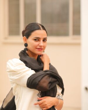 Preet Aujla Instagram - 🤲
Outfit: @udaari_by_sadhreysisters