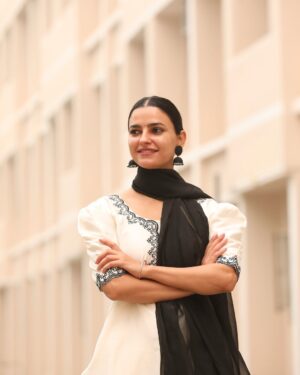 Preet Aujla Instagram - 🤲
Outfit: @udaari_by_sadhreysisters