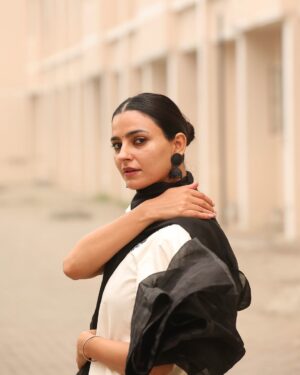 Preet Aujla Instagram - 🤲
Outfit: @udaari_by_sadhreysisters