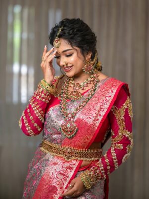 Preethi Sharma Instagram - 🌸🪞🦚

Makeup @kalaiartistry 😍
Hair @jenifer_hair_stylist ❤️
Costume @zarigaibygitanjaliofficial 😍
Lens @jaihindh_photography 😇
Drapist @sneha_drapist_makeover 😍 
Jewels @aishwaryam_bridaljewellery 💫

#traditional #saree #sareelove #shoot #photoshoot #ethnic #bestrong #bepositive #beyou #preefam☮️ #preevibes☮️ #preelovesyou☮️