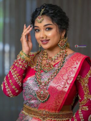 Preethi Sharma Instagram - 🌸🪞🦚

Makeup @kalaiartistry 😍
Hair @jenifer_hair_stylist ❤️
Costume @zarigaibygitanjaliofficial 😍
Lens @jaihindh_photography 😇
Drapist @sneha_drapist_makeover 😍 
Jewels @aishwaryam_bridaljewellery 💫

#traditional #saree #sareelove #shoot #photoshoot #ethnic #bestrong #bepositive #beyou #preefam☮️ #preevibes☮️ #preelovesyou☮️