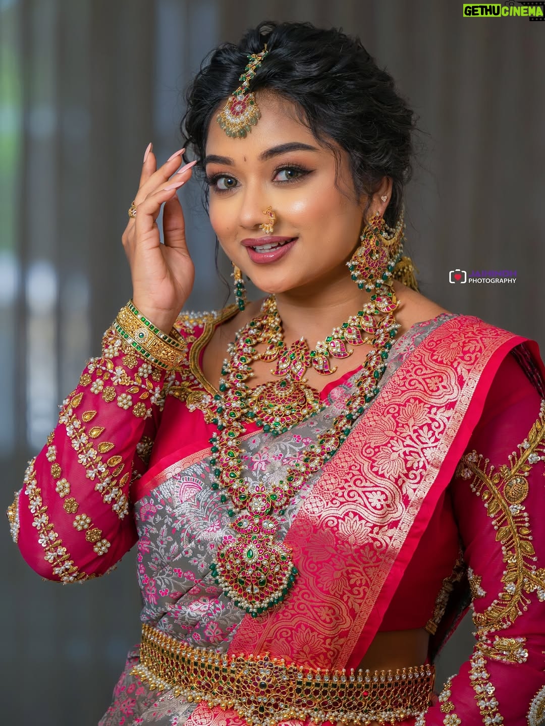 Preethi Sharma - 106.8K Likes - 🌸🪞🦚

Makeup @kalaiartistry 😍
Hair @jenifer_hair_stylist ❤️
Costume @zarigaibygitanjaliofficial 😍
Lens @jaihindh_photography 😇
Drapist @sneha_drapist_makeover 😍 
Jewels @aishwaryam_bridaljewellery 💫

#traditional #saree #sareelove #shoot #photoshoot #ethnic #bestrong #bepositive #beyou #preefam☮️ #preevibes☮️ #preelovesyou☮️