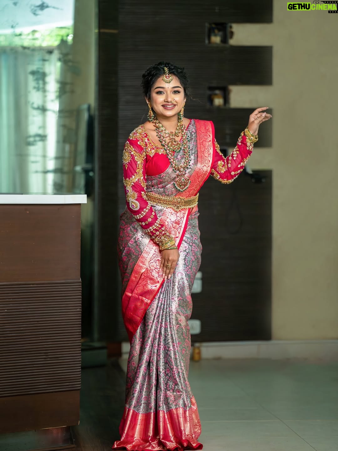 Preethi Sharma - 106.8K Likes - 🌸🪞🦚

Makeup @kalaiartistry 😍
Hair @jenifer_hair_stylist ❤️
Costume @zarigaibygitanjaliofficial 😍
Lens @jaihindh_photography 😇
Drapist @sneha_drapist_makeover 😍 
Jewels @aishwaryam_bridaljewellery 💫

#traditional #saree #sareelove #shoot #photoshoot #ethnic #bestrong #bepositive #beyou #preefam☮️ #preevibes☮️ #preelovesyou☮️