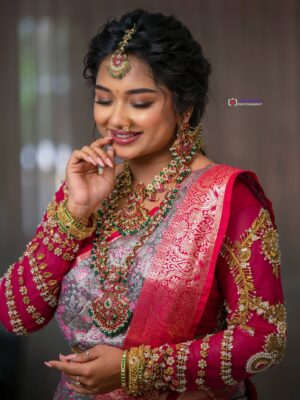 Preethi Sharma Instagram - 🌸🪞🦚

Makeup @kalaiartistry 😍
Hair @jenifer_hair_stylist ❤️
Costume @zarigaibygitanjaliofficial 😍
Lens @jaihindh_photography 😇
Drapist @sneha_drapist_makeover 😍 
Jewels @aishwaryam_bridaljewellery 💫

#traditional #saree #sareelove #shoot #photoshoot #ethnic #bestrong #bepositive #beyou #preefam☮️ #preevibes☮️ #preelovesyou☮️