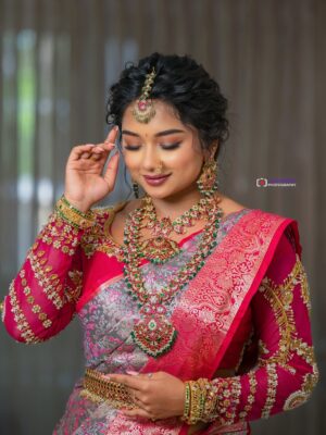 Preethi Sharma Instagram - 🌸🪞🦚

Makeup @kalaiartistry 😍
Hair @jenifer_hair_stylist ❤️
Costume @zarigaibygitanjaliofficial 😍
Lens @jaihindh_photography 😇
Drapist @sneha_drapist_makeover 😍 
Jewels @aishwaryam_bridaljewellery 💫

#traditional #saree #sareelove #shoot #photoshoot #ethnic #bestrong #bepositive #beyou #preefam☮️ #preevibes☮️ #preelovesyou☮️