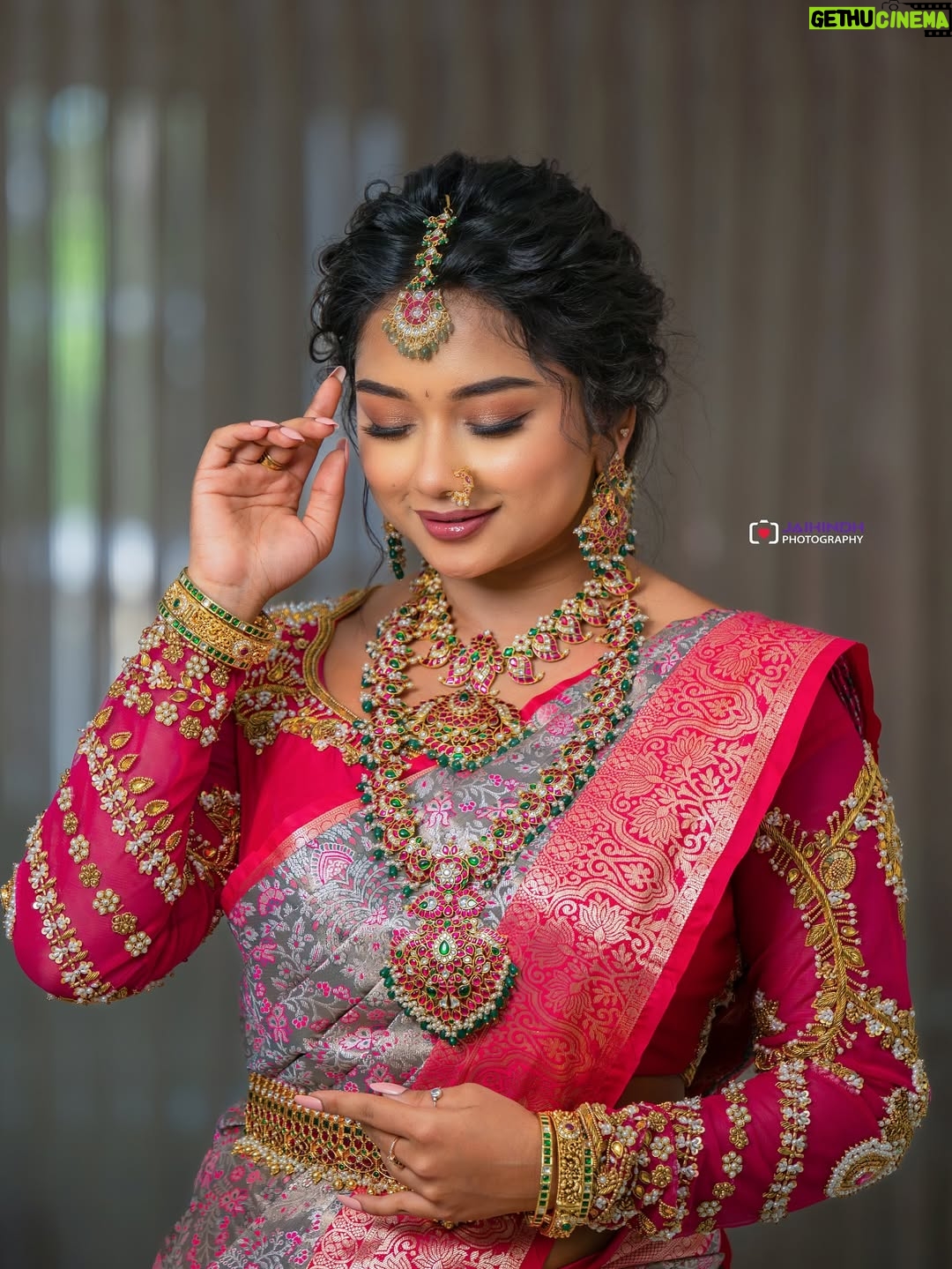 Preethi Sharma - 106.8K Likes - 🌸🪞🦚

Makeup @kalaiartistry 😍
Hair @jenifer_hair_stylist ❤️
Costume @zarigaibygitanjaliofficial 😍
Lens @jaihindh_photography 😇
Drapist @sneha_drapist_makeover 😍 
Jewels @aishwaryam_bridaljewellery 💫

#traditional #saree #sareelove #shoot #photoshoot #ethnic #bestrong #bepositive #beyou #preefam☮️ #preevibes☮️ #preelovesyou☮️