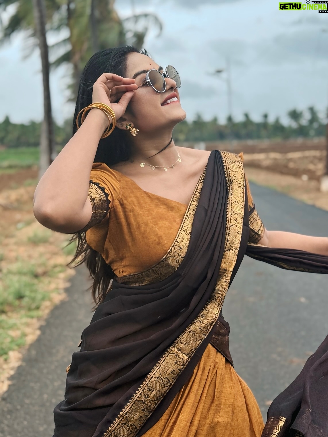 Preethi Sharma - 276.6K Likes - 🌼🪞🦢

 Wearing @onlinegits_ 🤎🧡

#halfsaree #ethnic #traditional #homesweethome #whiskey🐾 #lucky🐶 #mykids #bestrong #bepositive #beyou #preefam☮️ #preevibes☮️ #preelovesyou☮️