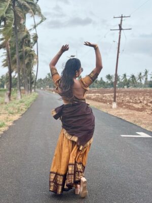Preethi Sharma Instagram - 🌼🪞🦢

 Wearing @onlinegits_ 🤎🧡

#halfsaree #ethnic #traditional #homesweethome #whiskey🐾 #lucky🐶 #mykids #bestrong #bepositive #beyou #preefam☮️ #preevibes☮️ #preelovesyou☮️