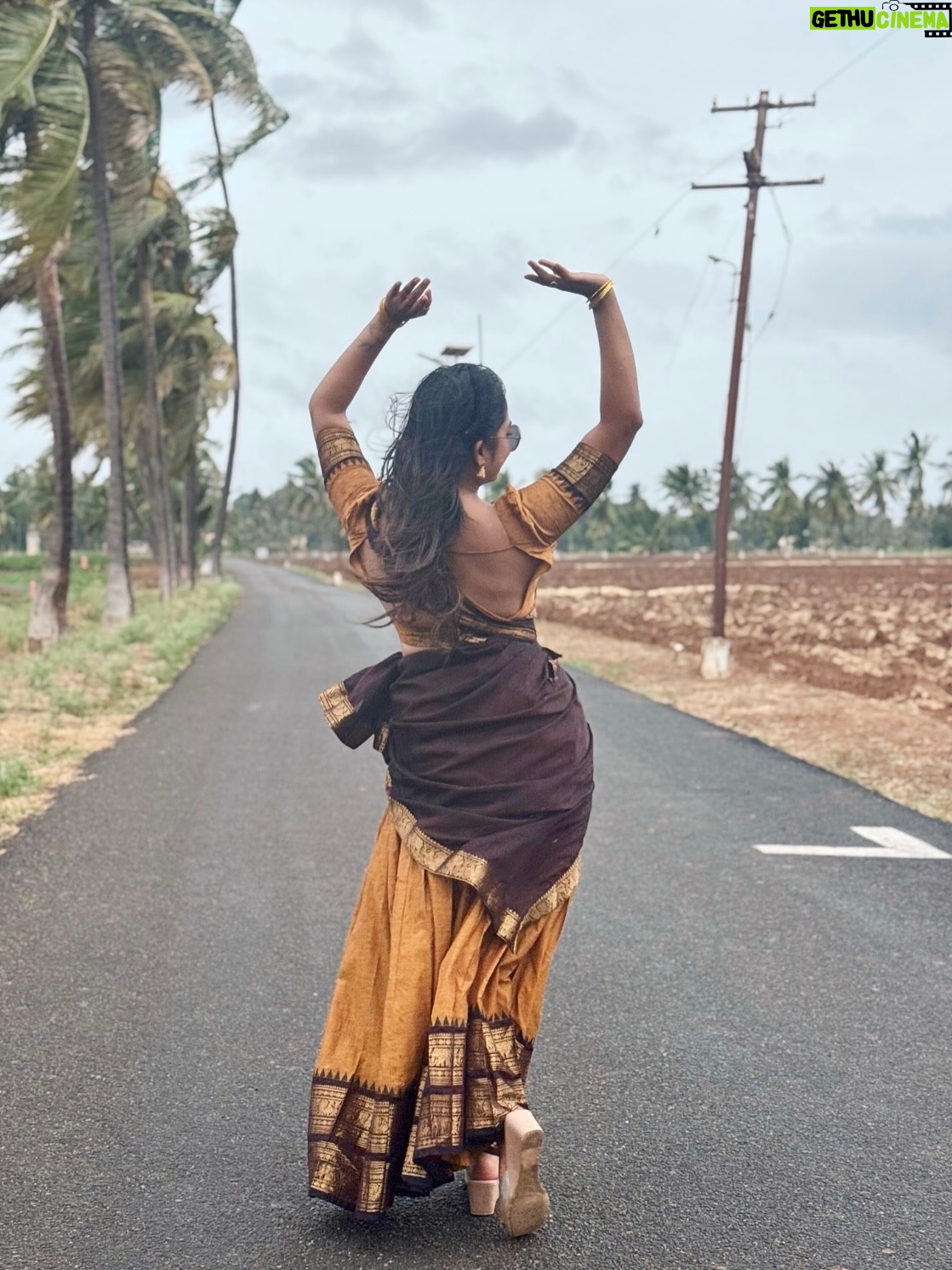 Preethi Sharma - 276.6K Likes - 🌼🪞🦢

 Wearing @onlinegits_ 🤎🧡

#halfsaree #ethnic #traditional #homesweethome #whiskey🐾 #lucky🐶 #mykids #bestrong #bepositive #beyou #preefam☮️ #preevibes☮️ #preelovesyou☮️
