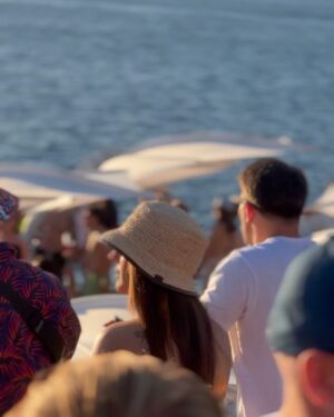 Preeti Chawla Instagram - Where the music meets the sea… and the party never ends 🎶☀️ #cafedelmarmalta🌊☀️ #cafedelmarmoments