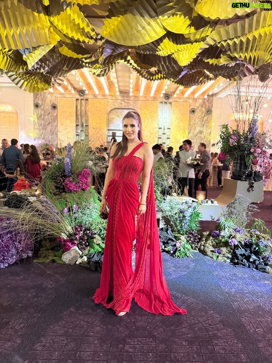 Preeti Chawla - 5.4K Likes - Because every celebration deserves a red saree moment.
Saree @reynutaandon 
Jewelry @raabtabyrahul 
MUA @monika_arora_mua @crunchynailbar