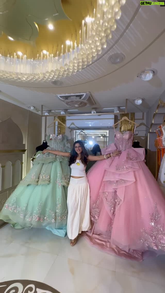 Preeti Chawla - 2.4K Likes - Brides, bridesmaids & beyond – one stop for every girl’s dream outfit! 🌸👗
@hmdesignerstudio