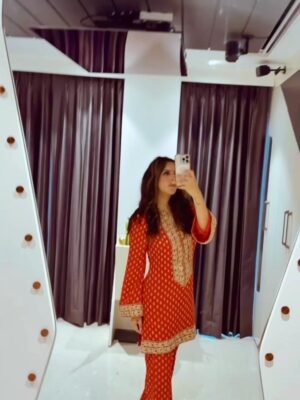 Preeti Chawla Instagram - I just have to share about this gorgeous brand — @labelsbyshreya Truly one of the best ethnic wear brands out there. They customized this stunning outfit for me, and it fits like it was made just for me — no alterations needed at all. The color palette, the design, the finishing… everything is just perfect.

Wearing this feels like a celebration in itself — honestly, one of the most beautiful outfits I’ve worn recently. And with Karwa Chauth, Diwali, and so many festivities coming up, this can be your festive outfit too.

Take the cue and make the most of the season — order yours from @labelsbyshreya . Trust me, you’ll love it