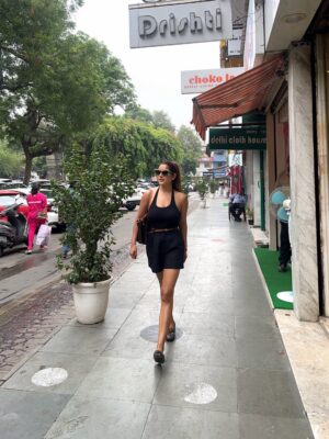 Preeti Chawla Instagram - Simple moments stitched into a beautiful daY ❤️❤️
@stylebysuri @deepanshchawla ❤️
Incase u want outfit details just type link ❤️❤️