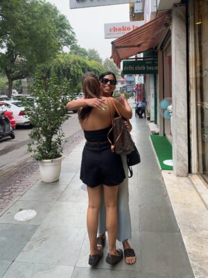 Preeti Chawla Instagram - Simple moments stitched into a beautiful daY ❤️❤️
@stylebysuri @deepanshchawla ❤️
Incase u want outfit details just type link ❤️❤️