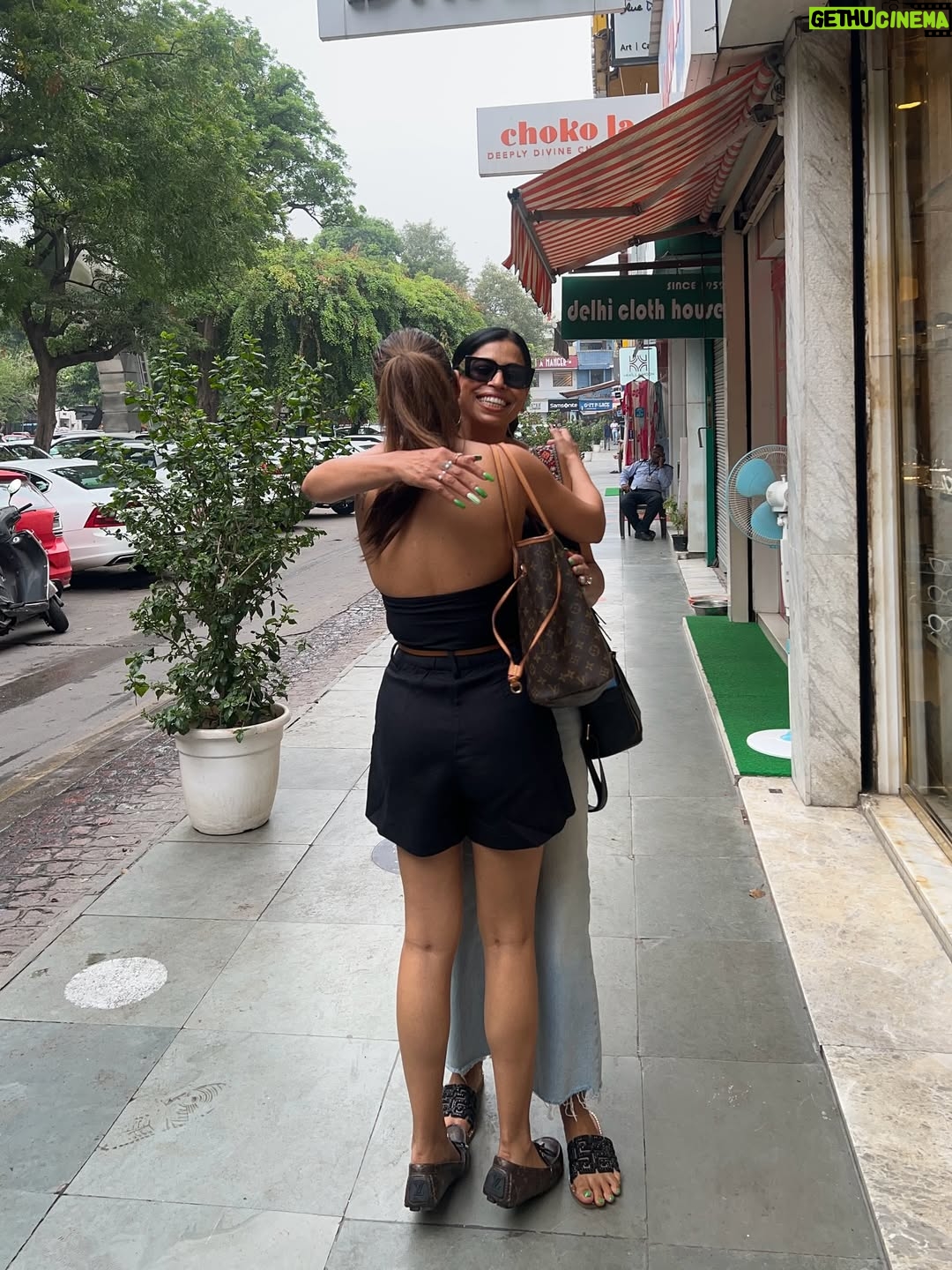Preeti Chawla - 3K Likes - Simple moments stitched into a beautiful daY ❤️❤️
@stylebysuri @deepanshchawla ❤️
Incase u want outfit details just type link ❤️❤️