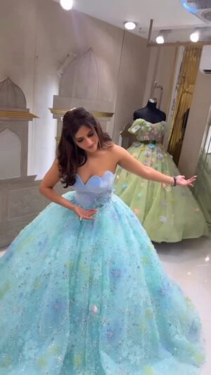 Preeti Chawla Instagram - Living my real-life Cinderella moment ✨ This outfit is so dreamy, it feels unreal… like I just stepped out of a fairytale. 💖👑 #barbiemoments 
Outfit @hmdesignerstudio