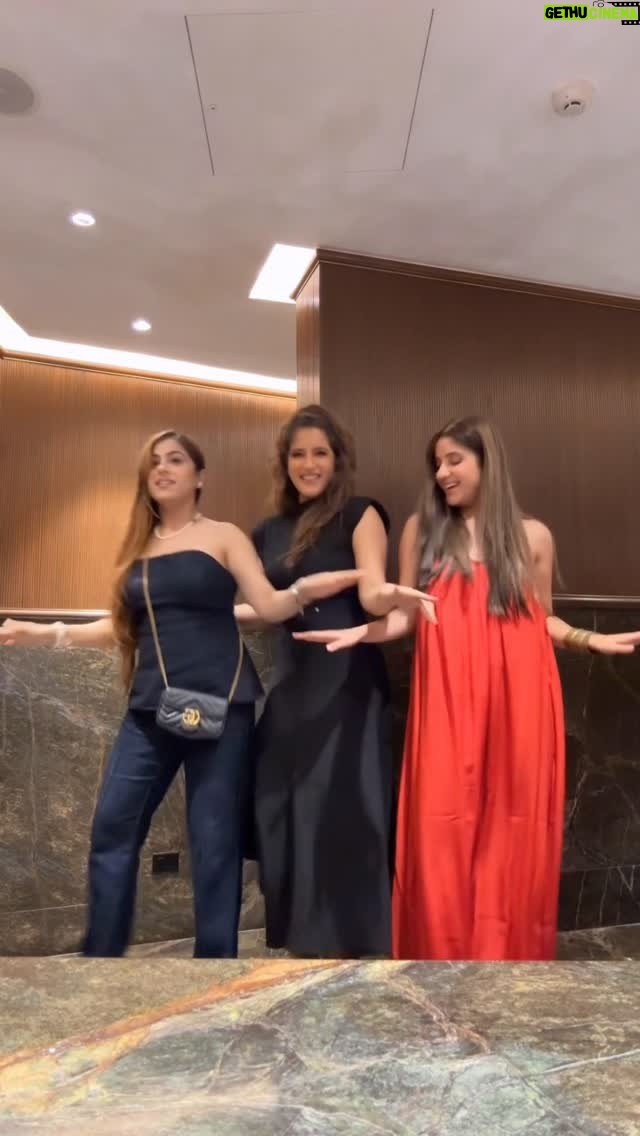 Preeti Chawla - 16.6K Likes - Sister in law got moves 💥😍😱