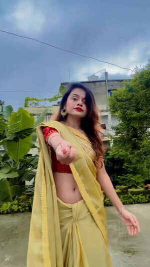 Preeti Kumari Instagram - Dhinchak Dhinchak😎 #reels #instagram #instagood #reelitfeelit #explore #reelsinstagram #dance #trending #viral #bhojpuri #tutubarbie💃💃