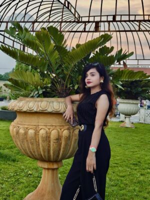 Preeti Kumari Instagram - Kya caption Likho?🤔 #photoshoot #photos #photoftheday #photo #photograph #tutubarbie💃💃