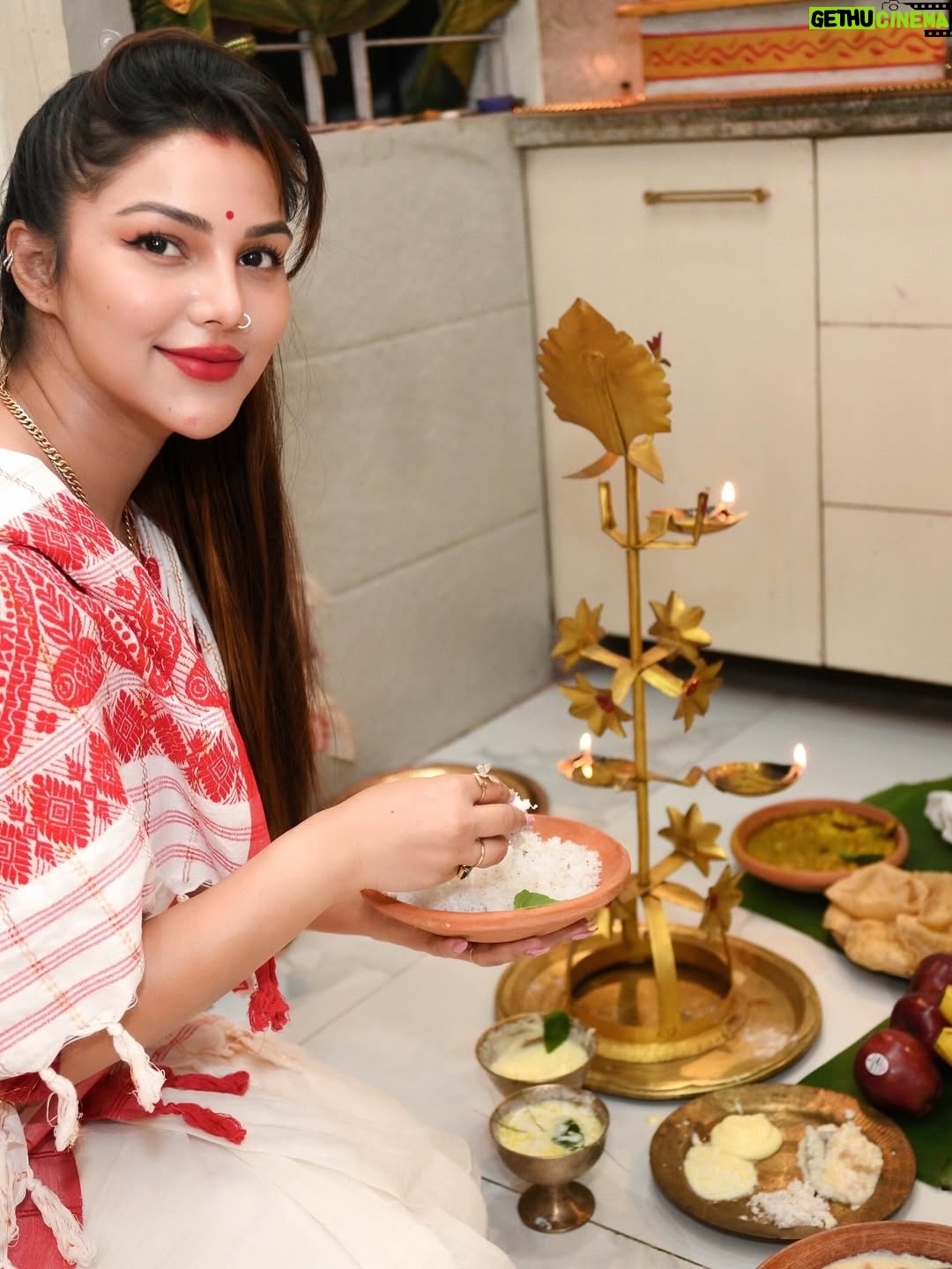 Preety Kongana - 51.9K Likes - “কহৰে উদ্ধৱ, কহ প্রাণেৰ বান্ধৱ 
হে প্রাণ কৃষ্ণ কবে আৱে।
পুছয়ে গােপী প্রেম আকুল ভাৱে
এ নাহি চেতন গাৱে।।”

যোৱাকালি শ্ৰীকৃষ্ণৰ জন্মাষ্টমী উপলক্ষে ঘৰতেই এভাগ পূজাৰ আয়োজন কৰি প্ৰভুৰ শ্ৰীচৰণত সকলোৰে মঙ্গলাৰ্থে সেৱা জনাওঁ।

লগতে, মাৰ সৈতে ঘৰৰ সমীপত থকা নামঘৰত সেৱা লওঁ। প্ৰভুৱে সকলোৰে মঙ্গল কৰক তাকে কামনা কৰিছোঁ।🙏🧿🙏